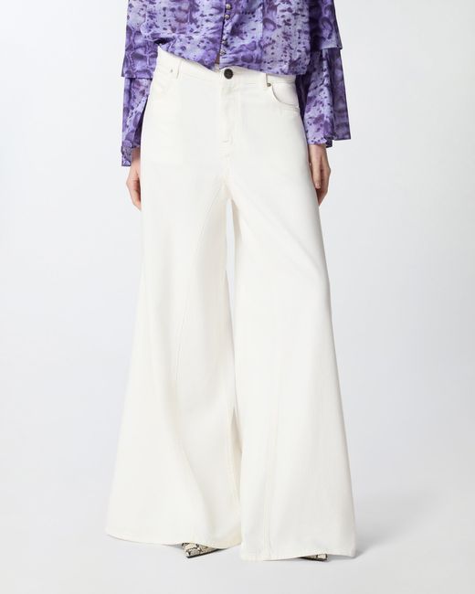 Vaqueros Con Pernera Extrancha Pinko de color White