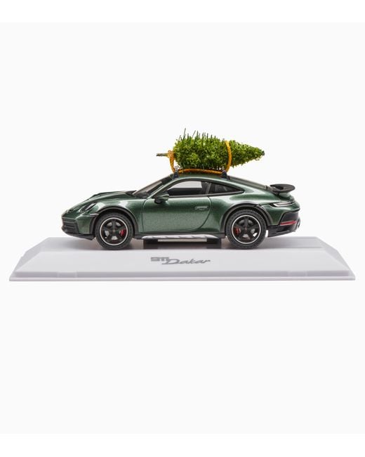 Porsche Design Green Porsche 911 Dakar (992) mit Tannenbaum – Christmas