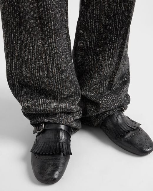 サンダル Shuffle antiqued leather mules with buckled strap and fringe Prada Shuffle Antiqued Leather Mules With Buckled Strap And