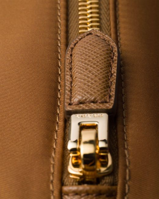 Pouch De Re-Nylon, Mujer Prada de color Brown
