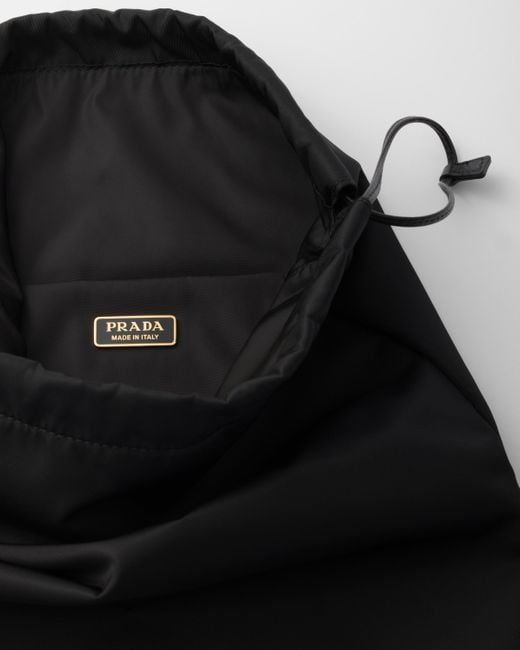 Pochette En Re-Nylon Prada en coloris Black