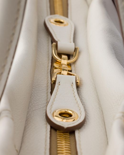 Borsa Shopping Ouvert Large di Prada in Gray