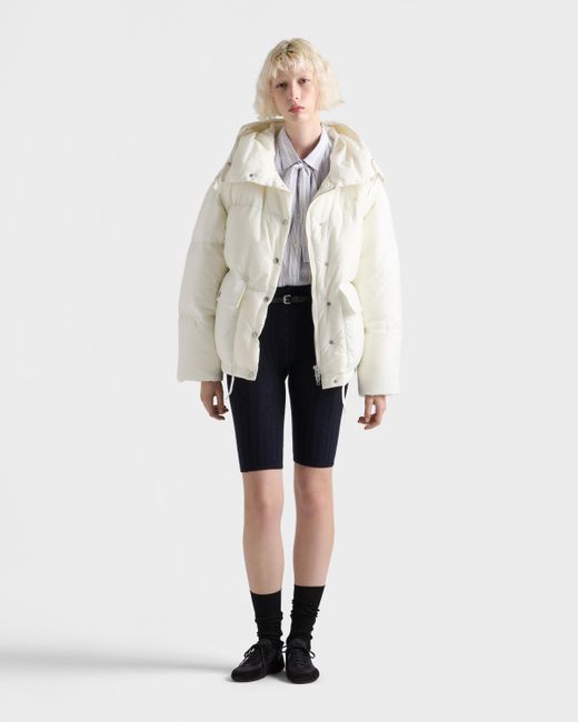 Prada White Daunenjacke Aus Weichem Stoff Mit Kapuze Und Mittlerem Gewicht