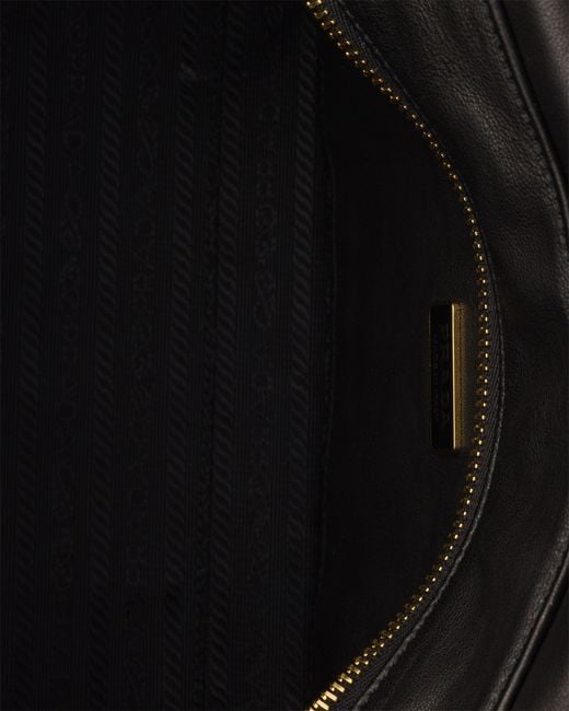 Borsa Explore Medium di Prada in Black