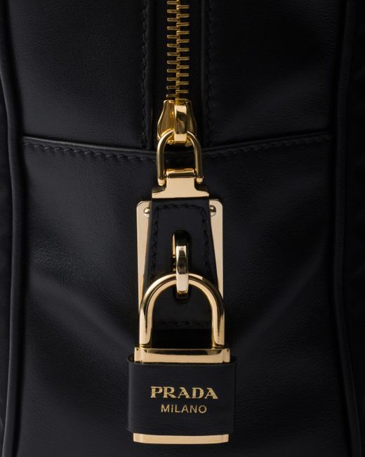 Prada Black Große Henkeltasche Aus Re-Nylon Und Leder Mit Vorhängeschloss