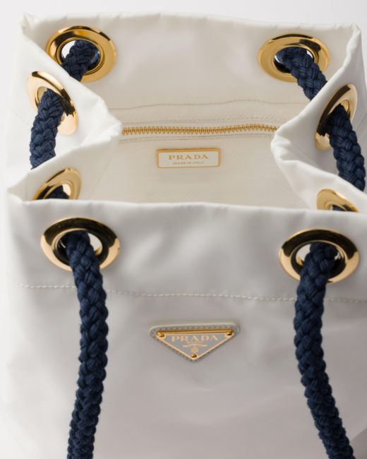 Bolso Saco Mariner De Re-Nylon Pequeño, Mujer Prada de color White