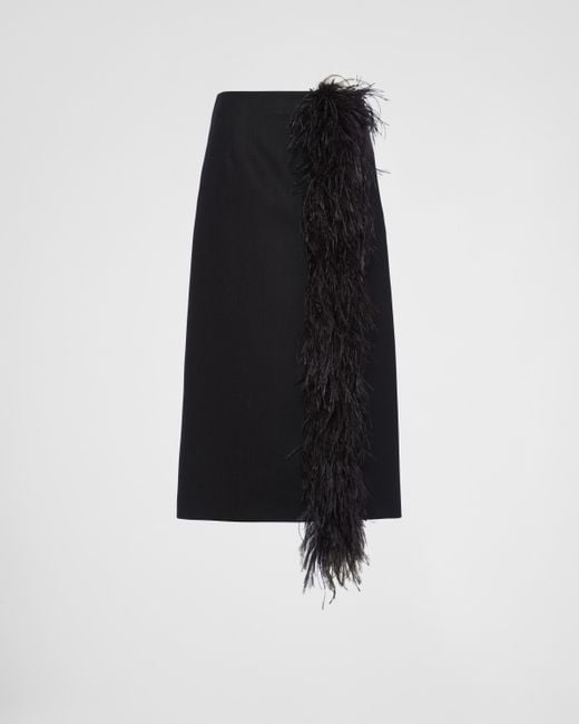 Jupe mi-longue en laine à bordure de plumes Prada en coloris Black