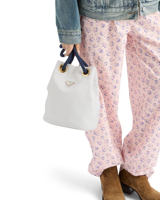 Bolso Saco Mariner De Re-Nylon Pequeño, Mujer Prada de color White