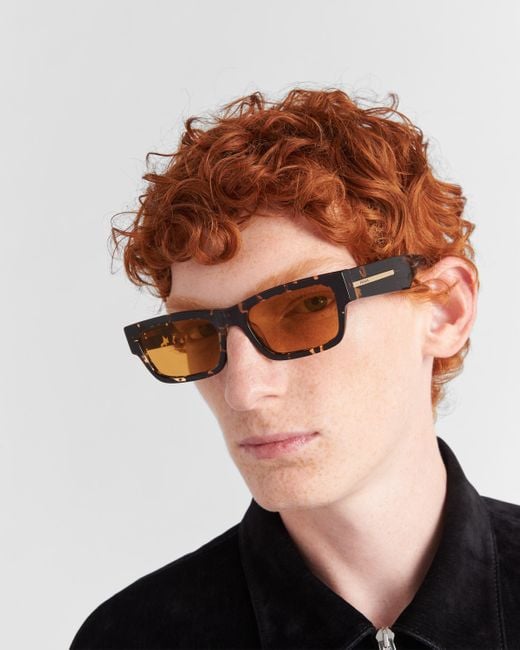 Prada Sonnenbrille Mit Ikonischer Plakette Aus Metall in White für Herren