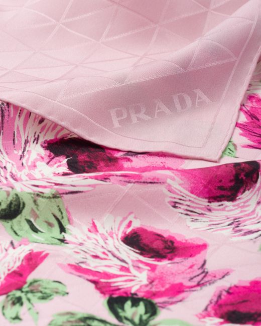 Foulard Symbole en soie à fleurs Prada en coloris Pink