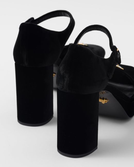 Sandales en velours à plateforme 95 mm Prada en coloris Black