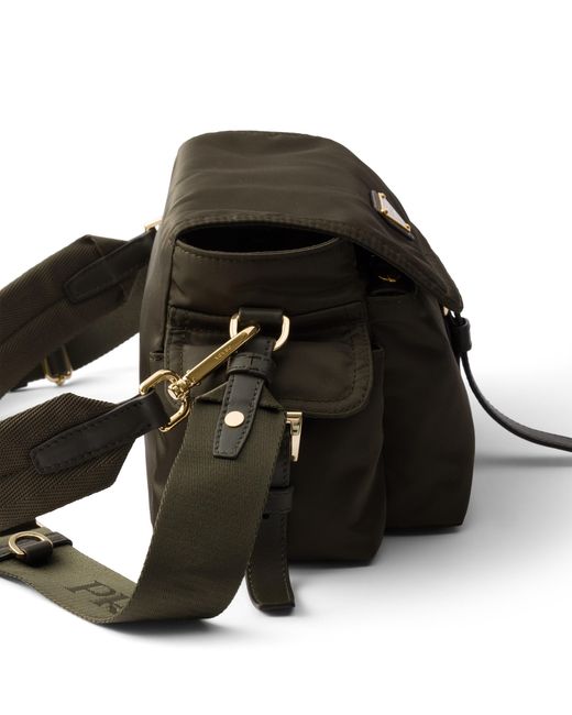 Borsa Explore Medium di Prada in Black