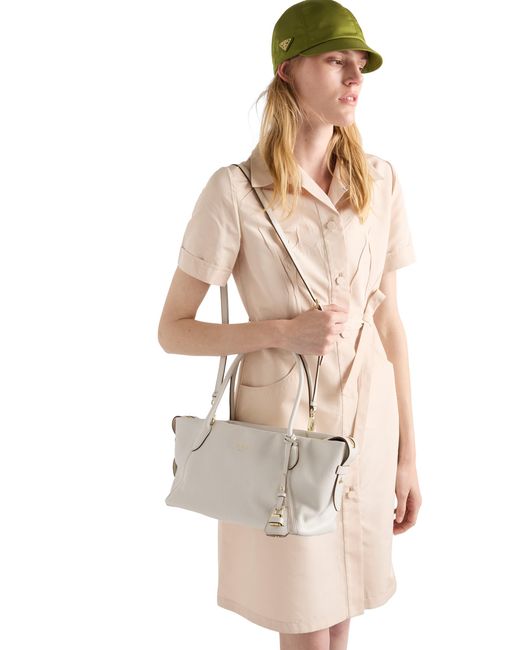 Borsa Shopping Ouvert Large di Prada in Gray