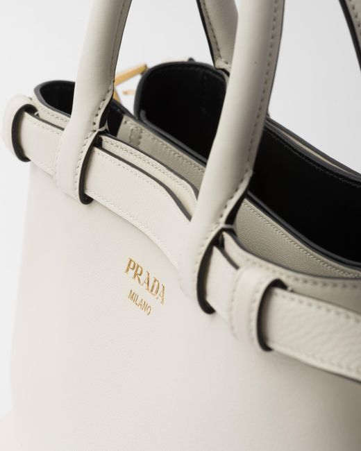Prada White Kleine Buckle Handtasche Aus Leder Mit Doppeltem Gürtel