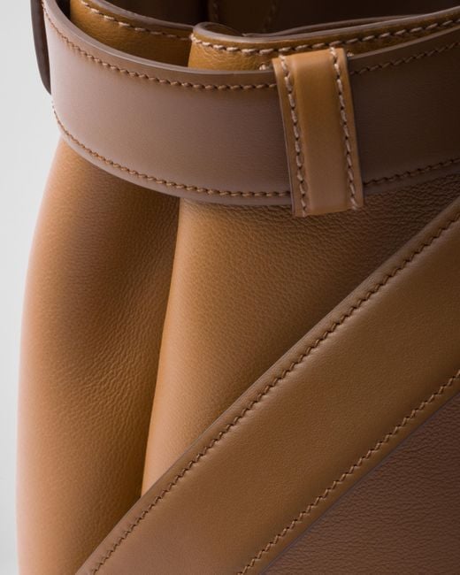 Prada Brown Kleine Buckle Handtasche Aus Leder Mit Gürtel