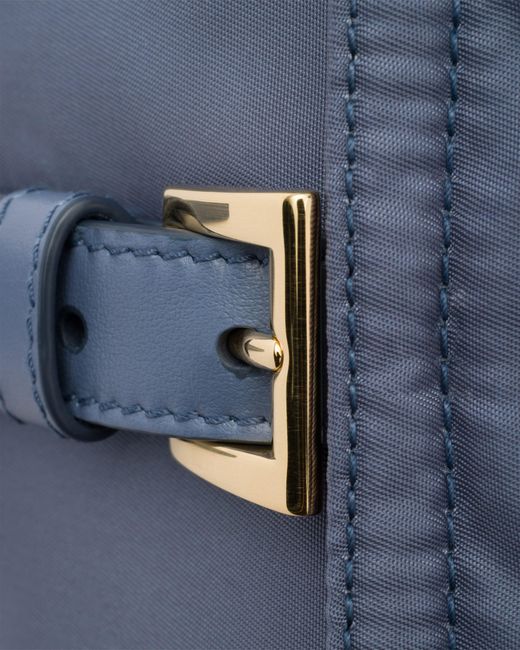 Borsa Explore Medium di Prada in Blue