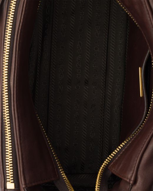 Borsa Explore Medium di Prada in Brown