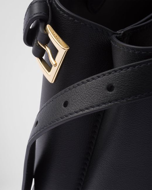 Prada Black Kleine Buckle Handtasche Aus Leder Mit Doppeltem Gürtel