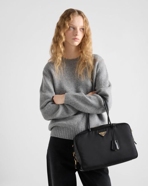 Prada Black Große Henkeltasche Aus Re-Nylon Und Leder Mit Vorhängeschloss