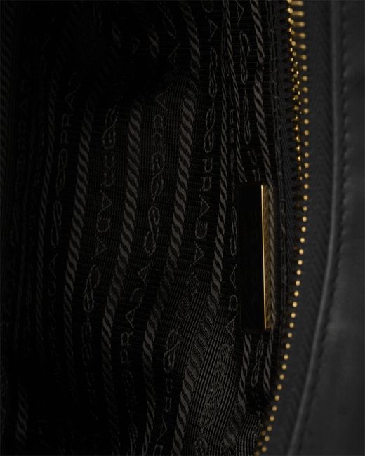 Borsa Explore Large di Prada in Black
