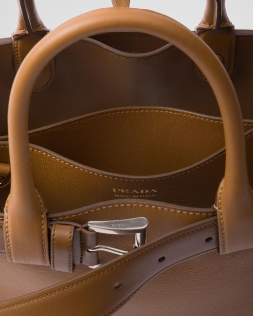 Prada Brown Kleine Buckle Handtasche Aus Leder Mit Gürtel
