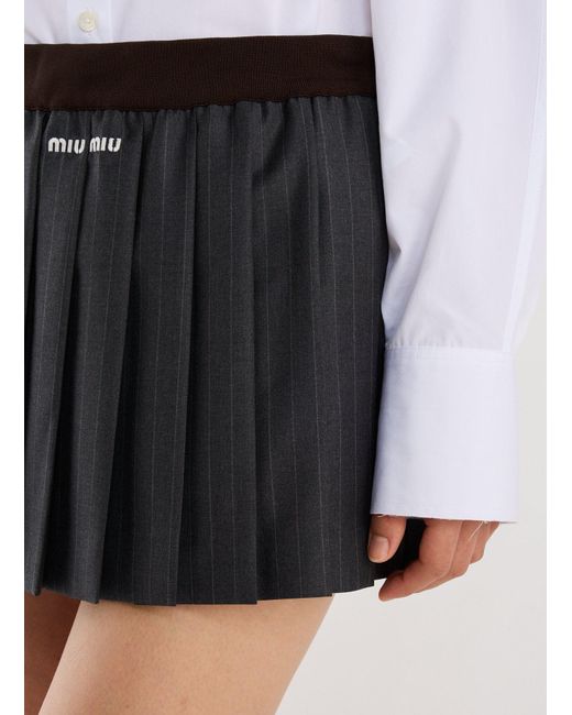 Jupe courte plissée Miu Miu en coloris Black