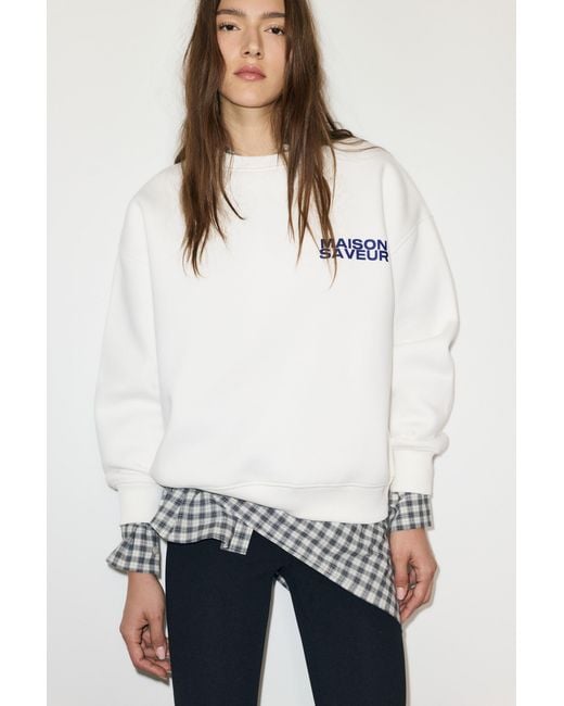 Felpa Con Grafica Profiteroles di Pull&Bear in White