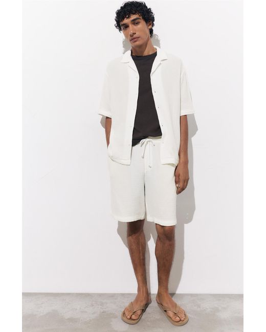Pull&Bear Natural Crinkle Jogger Bermuda Shorts for men