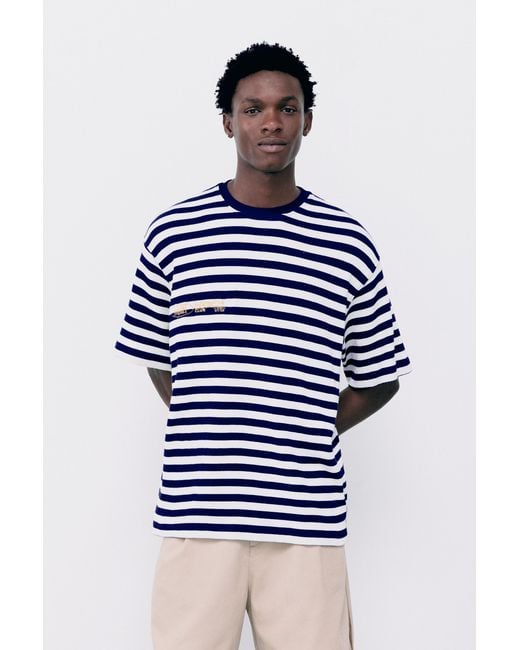 Pull&Bear Blue Regular Fit Striped T-Shirt for men