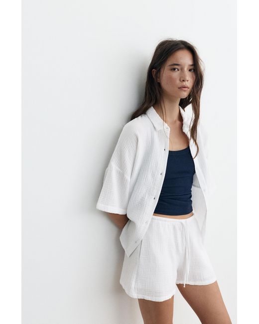 Pull&Bear White Crepe Shorts