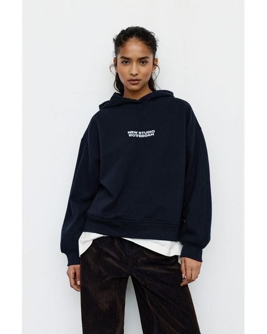 Felpa Con Cappuccio E Grafica Rotterdam di Pull&Bear in Blue