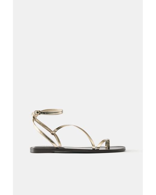 Sandales Plates Brides Dorées Pull&Bear en coloris Red