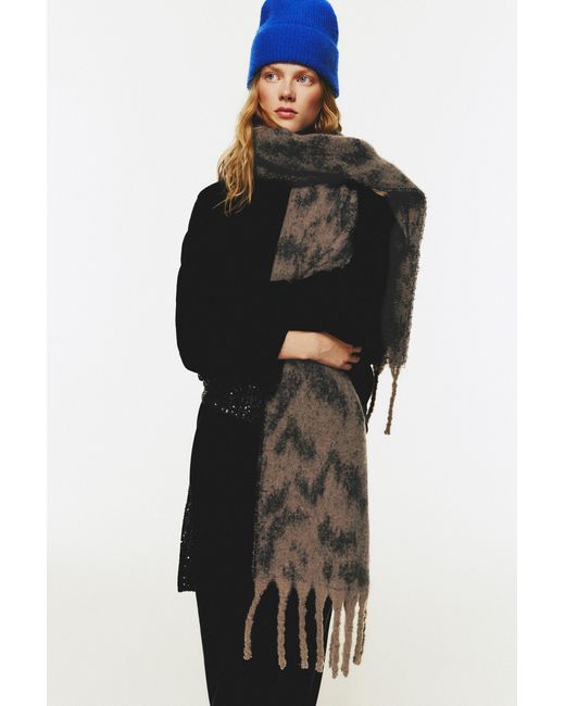 Sciarpa Stampata di Pull&Bear in Brown