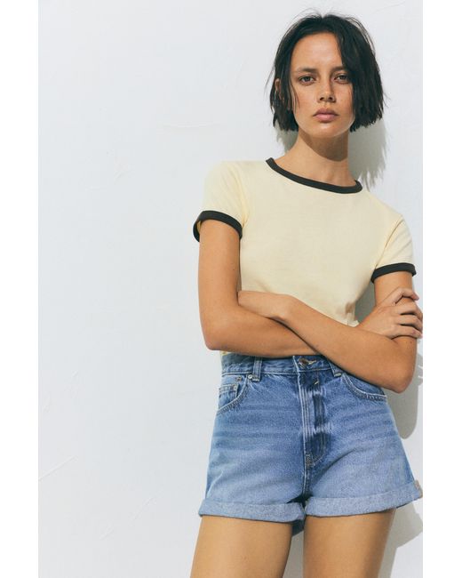 Short Jeans Mom Risvoltato di Pull&Bear in Blue