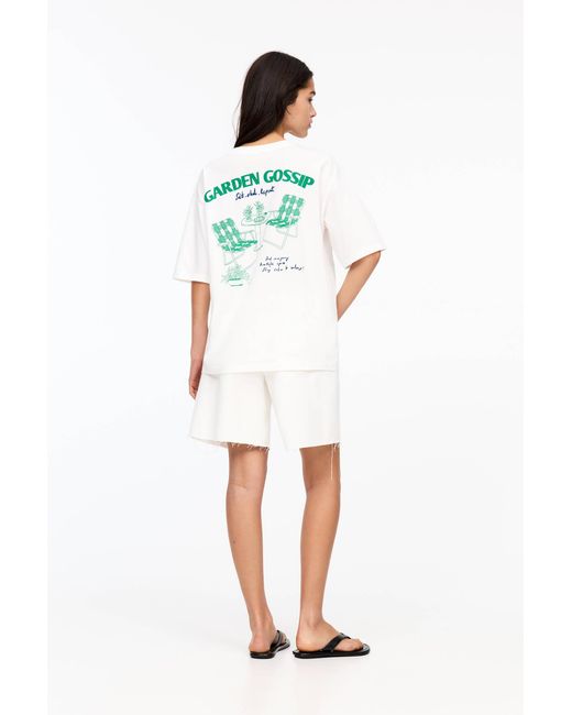 Pull&Bear White T-Shirt Mit Stühle-Grafik