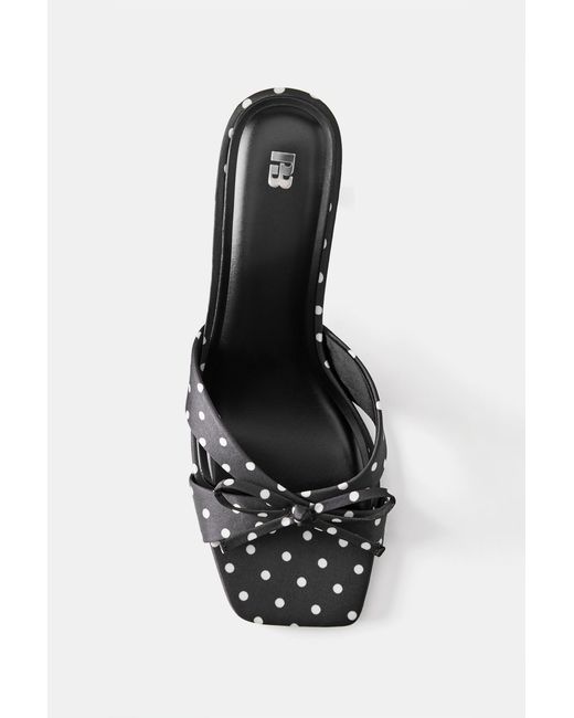 Pull&Bear White Mules Mit Tupfenmuster