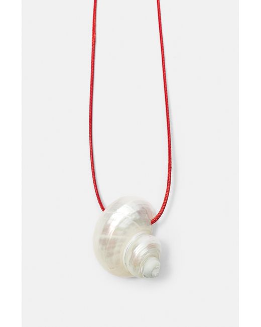 Collana Con Ciondolo A Conchiglia di Pull&Bear in White