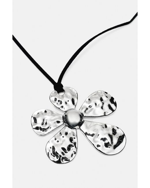 Collier Pendentif Fleur Pull&Bear en coloris White