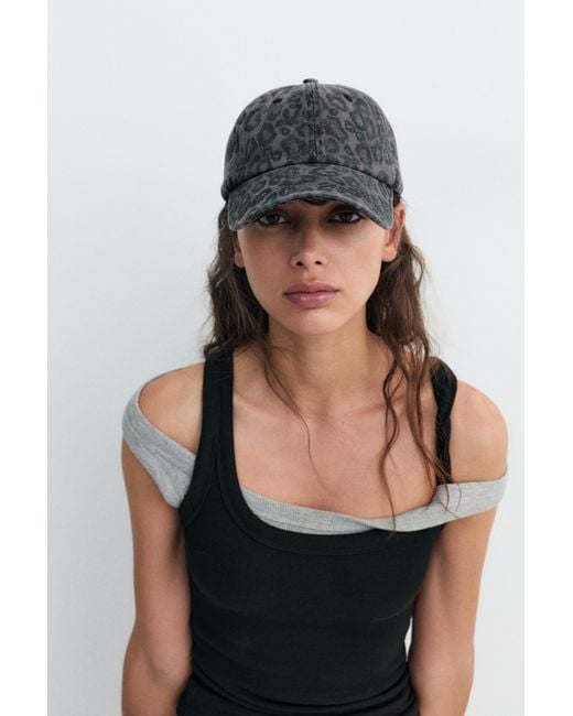 Cappellino Leopardato di Pull&Bear in Black
