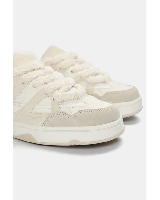 Pull&Bear White Stwd Skate-Sneaker Mit Schnürsenkeln