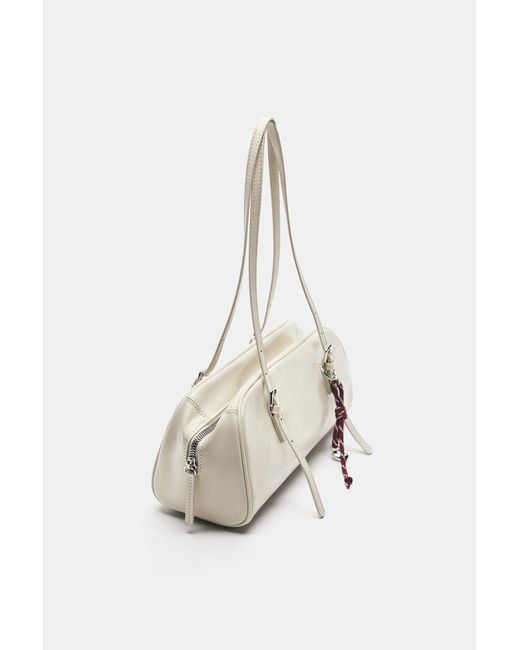 Borsa A Spalla Con Charm di Pull&Bear in White