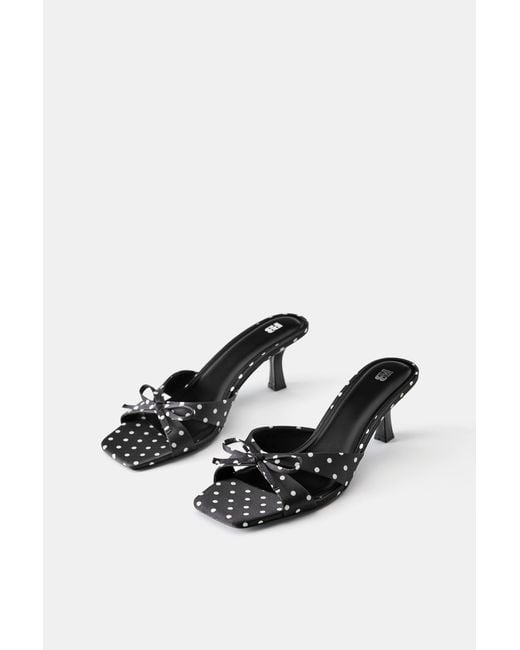 Pull&Bear White Mules Mit Tupfenmuster
