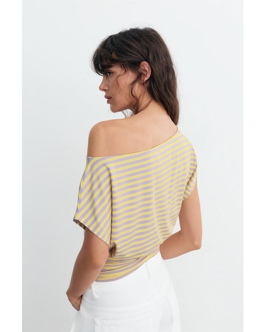 Pull&Bear Natural Asymmetric Short Sleeve T-Shirt