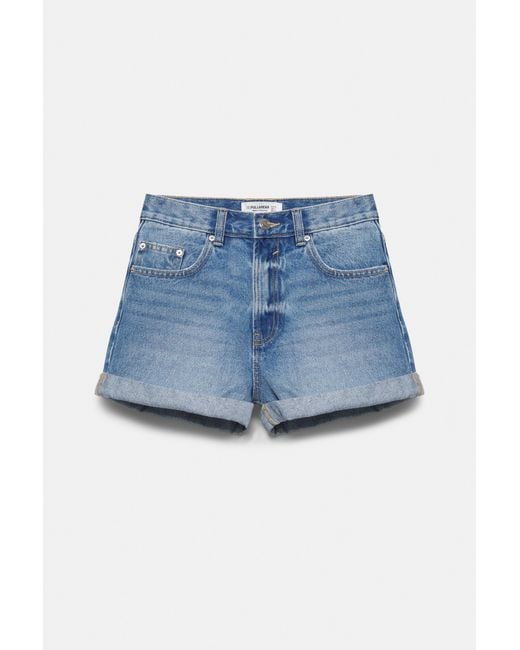Short Jeans Mom Risvoltato di Pull&Bear in Blue