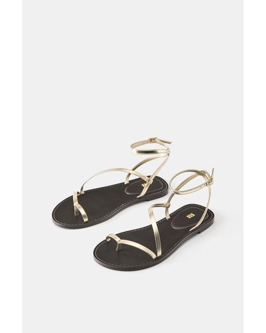 Sandales Plates Brides Dorées Pull&Bear en coloris Red