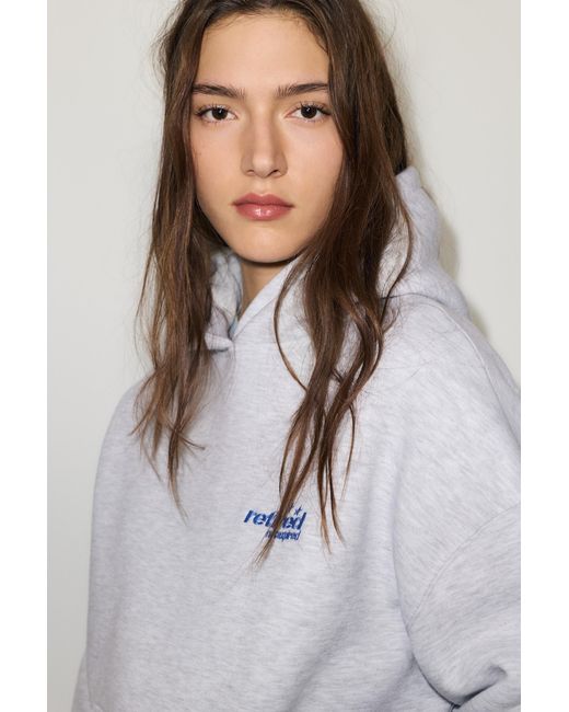 Felpa Cappuccio Stelle E Testo di Pull&Bear in White