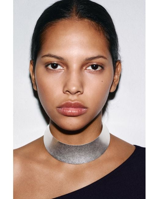 Pull&Bear Brede Gladde Choker in het Metallic