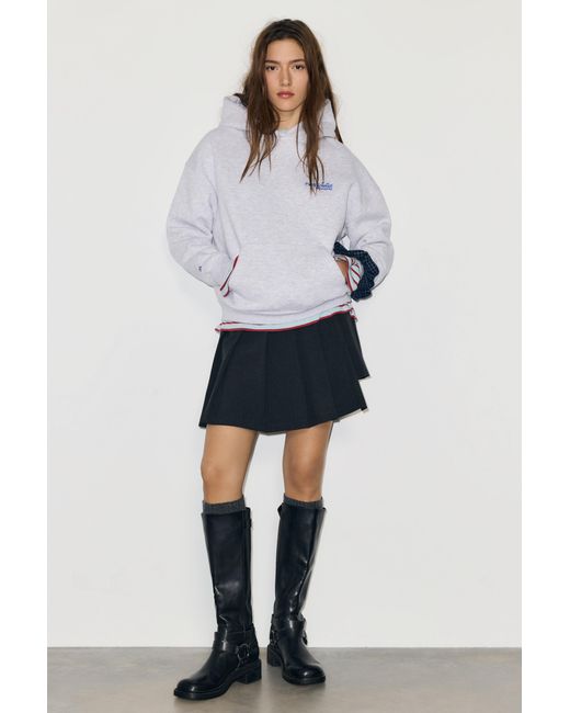 Felpa Cappuccio Stelle E Testo di Pull&Bear in White