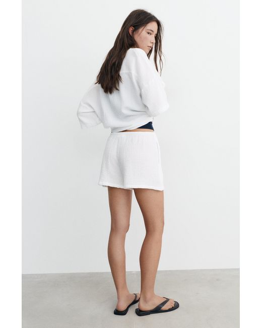 Pull&Bear White Crepe Shorts
