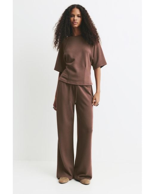 Felpa A Maniche Corte Sciancrata di Pull&Bear in Brown